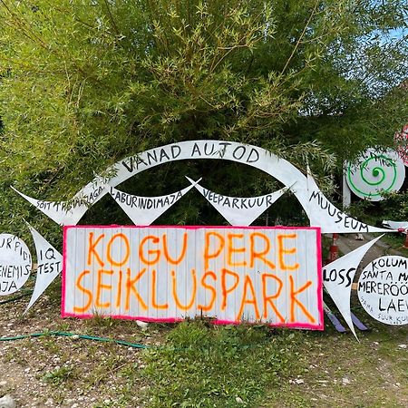 فندق Suurekivi Kuelalistemaja Reigi المظهر الخارجي الصورة